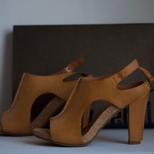 NEW Luxury Rebel Camel Genuine Leather Sandals